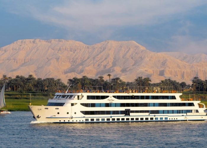 Superbe-photo-de-la-croisière-Oberoi-Zahra-sur-le-Nil
